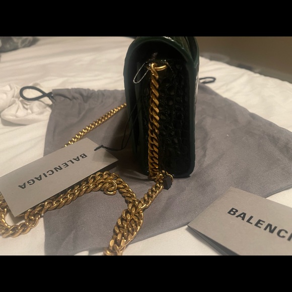 Balenciaga hourglass green croc wallet on chain - Picture 4 of 11